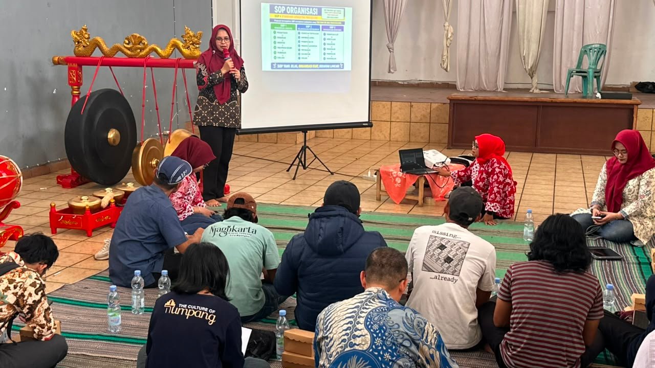 Pelatihan Manajemen  (Bu Devi)